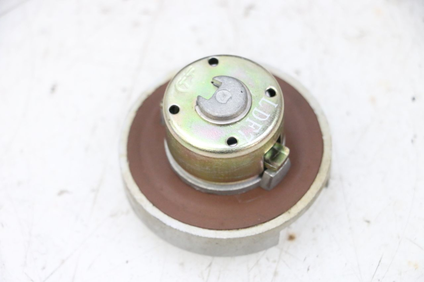 photo de KOREK ZBIORNIKA PALIWA KYMCO AGILITY 4T 50 (2018 - 2022) - Inny kąt widzenia