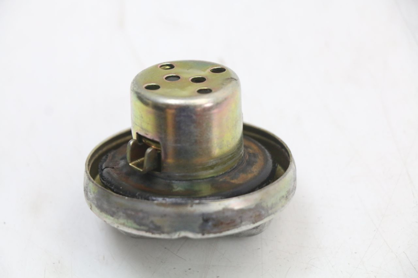 photo de KOREK ZBIORNIKA PALIWA KYMCO AGILITY CARRY 50 (2011 - 2020) - Zoom stanu zużycia