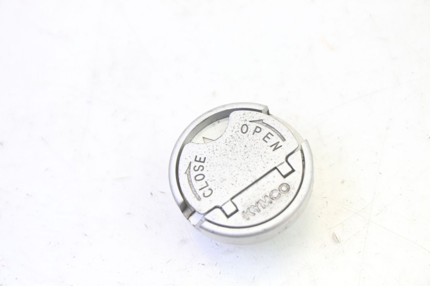 photo de KOREK ZBIORNIKA PALIWA KYMCO AGILITY NAKED RENOUVO 2T 50 (2011 - 2018) - Zoom stanu zużycia