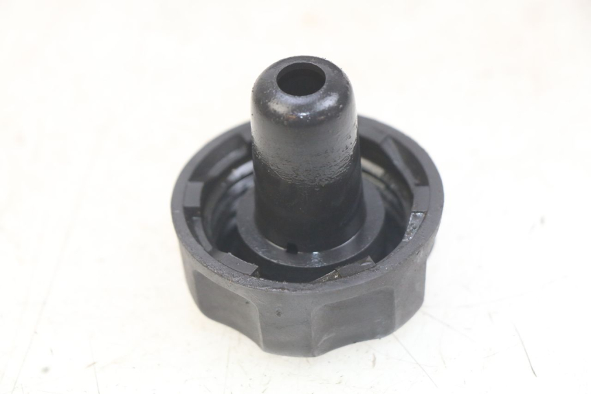 photo de KOREK ZBIORNIKA PALIWA YAMAHA BW'S EASY 50 (2013 - 2016) - Zoom stanu zużycia