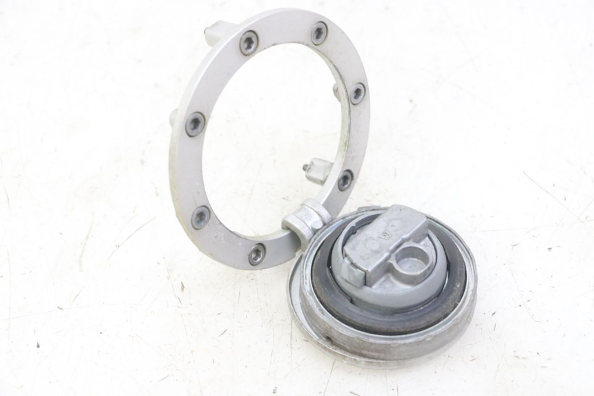 photo de KOREK ZBIORNIKA PALIWA HONDA CBF 500 (2004 - 2007) - Zoom stanu zużycia