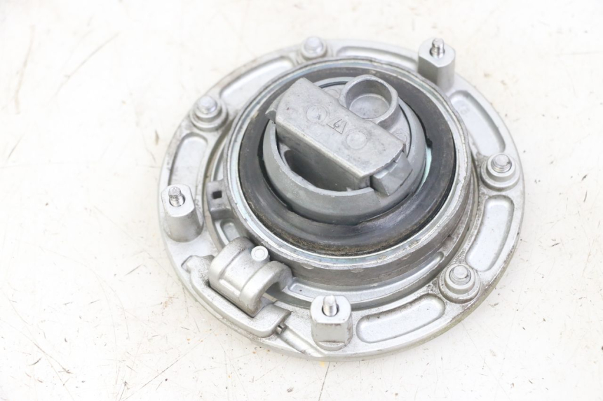 photo de KOREK ZBIORNIKA PALIWA HONDA CBF 500 (2004 - 2007) - Inny kąt widzenia