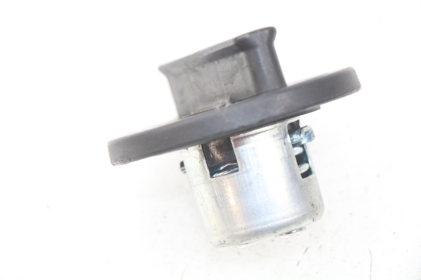 photo de KOREK ZBIORNIKA PALIWA JM MOTORS F45i 4T 50 (2020 - 2023) - Zoom stanu zużycia