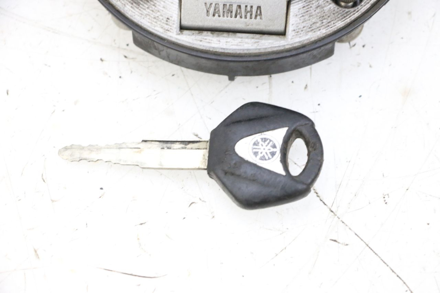 photo de KOREK ZBIORNIKA PALIWA YAMAHA FJR ABS 1300 (2006 - 2012) - Stan powierzchni