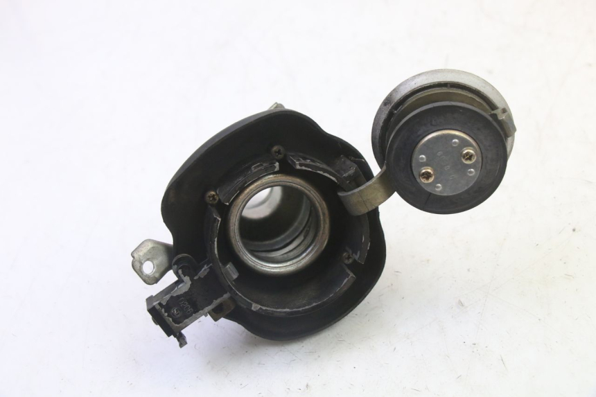 photo de KOREK ZBIORNIKA PALIWA KYMCO GRAND DINK 125 (2008 - 2014) - Zbliżenie techniczne