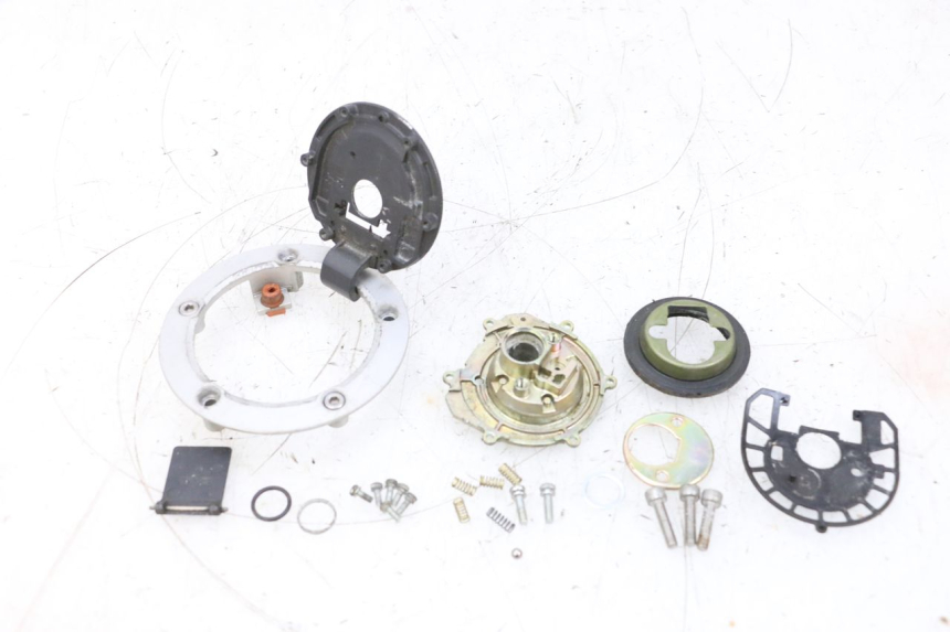 photo de KOREK ZBIORNIKA PALIWA SUZUKI GSXR GSX-R 1000 (2003 - 2004) - Szczegół części