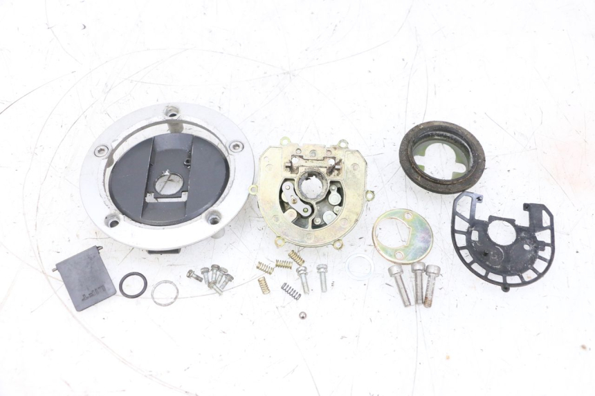 photo de KOREK ZBIORNIKA PALIWA SUZUKI GSXR GSX-R 1000 (2003 - 2004) - Szczegóły charakterystyczne