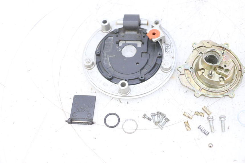 photo de KOREK ZBIORNIKA PALIWA SUZUKI GSXR GSX-R 1000 (2003 - 2004) - Zoom stanu zużycia