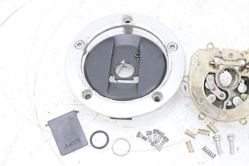 photo de KOREK ZBIORNIKA PALIWA SUZUKI GSXR GSX-R 1000 (2003 - 2004) - Część sprawdzona