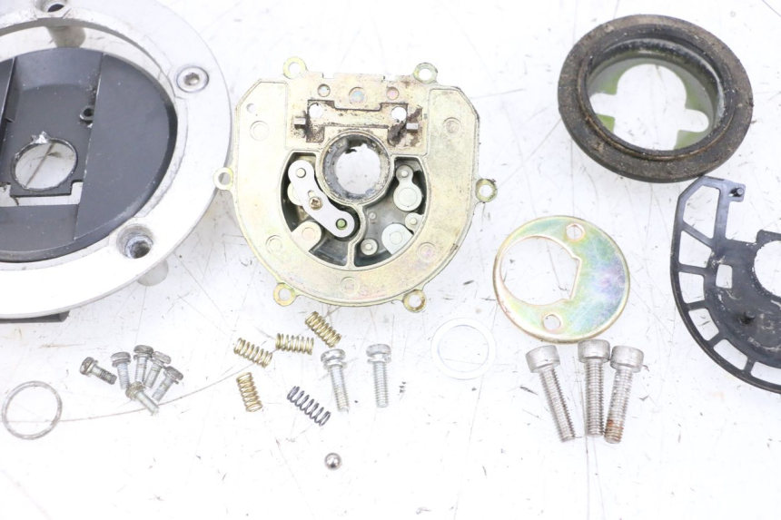 photo de KOREK ZBIORNIKA PALIWA SUZUKI GSXR GSX-R 1000 (2003 - 2004) - Oznaczenia i referencje