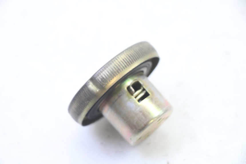 photo de KOREK ZBIORNIKA PALIWA SYM JET 14 4T 50 (2018 - 2022) - Zoom stanu zużycia