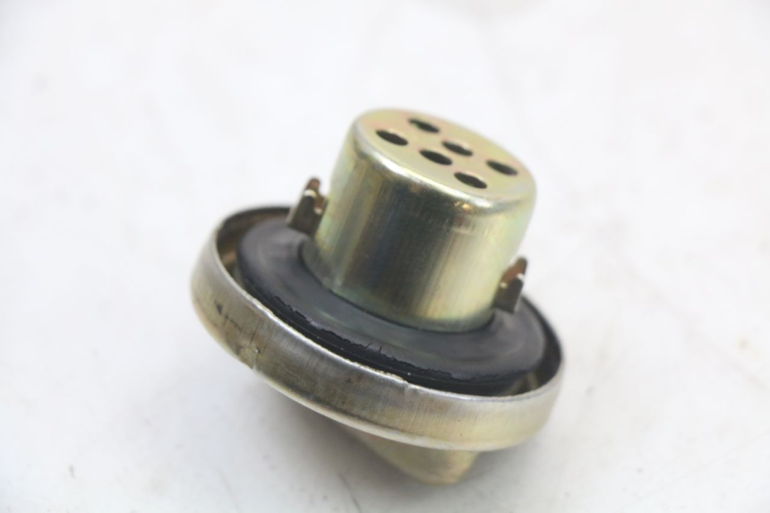 photo de KOREK ZBIORNIKA PALIWA JM MOTORS VX 125 (2022 - 2025) - Zbliżenie techniczne