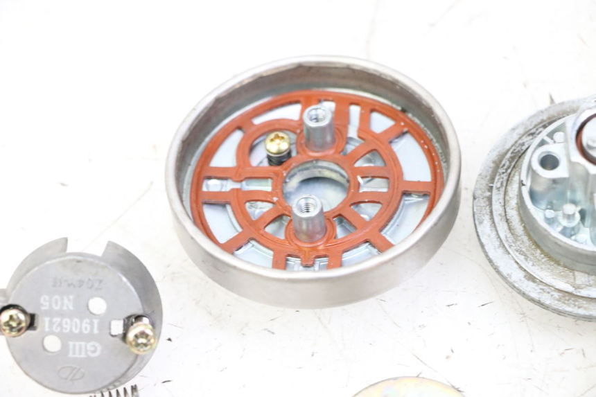 photo de KOREK ZBIORNIKA PALIWA KEEWAY K-LIGHT KLIGHT 125 (2018 - 2025) - Inny kąt widzenia