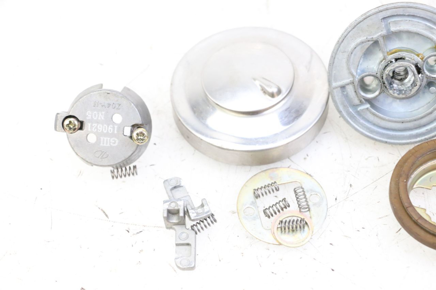 photo de KOREK ZBIORNIKA PALIWA KEEWAY K-LIGHT KLIGHT 125 (2018 - 2025) - Stan powierzchni