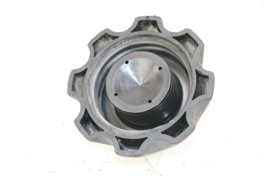 photo de KOREK ZBIORNIKA PALIWA KAWASAKI KX 65 (2000 - 2019) - Zoom stanu zużycia