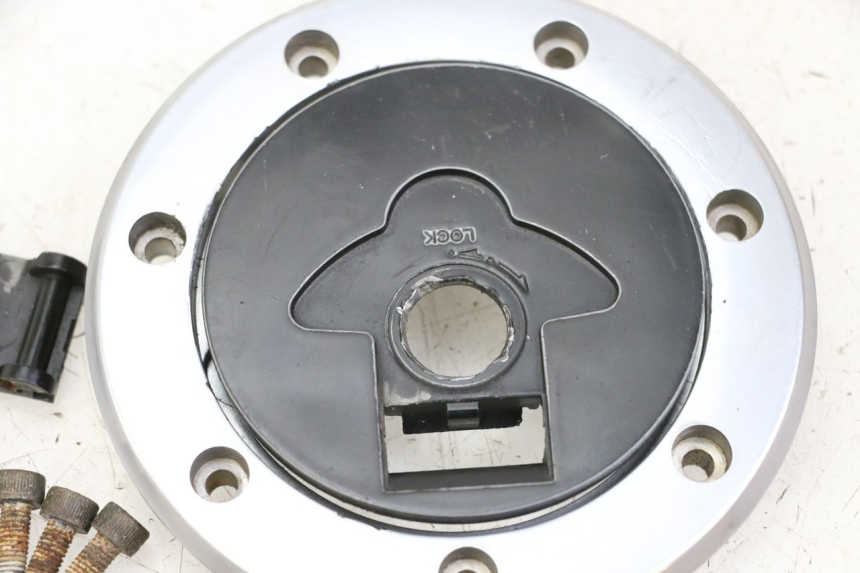 photo de KOREK ZBIORNIKA PALIWA KAWASAKI ZR7 ZR-7 S 750 (1999 - 2004) - Zbliżenie techniczne