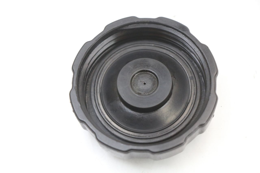 photo de KOREK ZBIORNIKA PALIWA PEUGEOT LUDIX 50 (2008 - 2017) - Zoom stanu zużycia