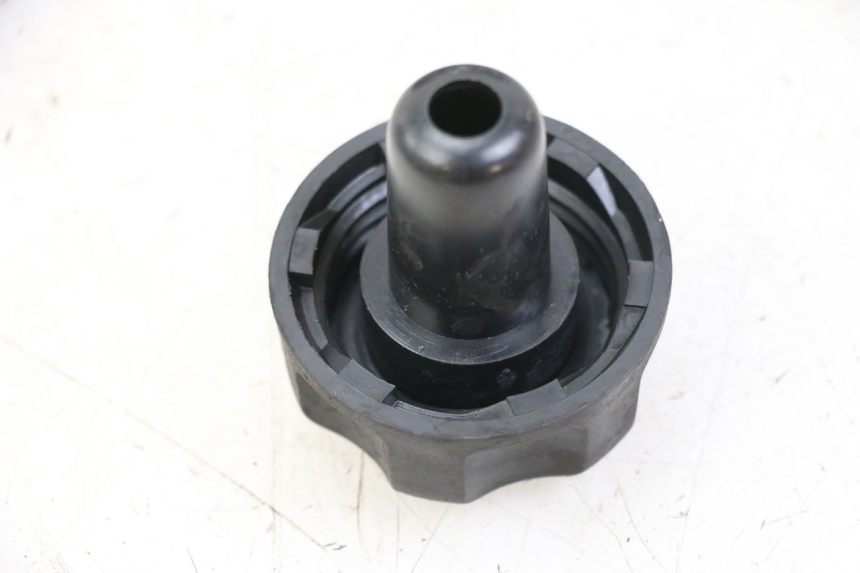 photo de KOREK ZBIORNIKA PALIWA MBK OVETTO ONE 2T 50 (2013 - 2017) - Zoom stanu zużycia