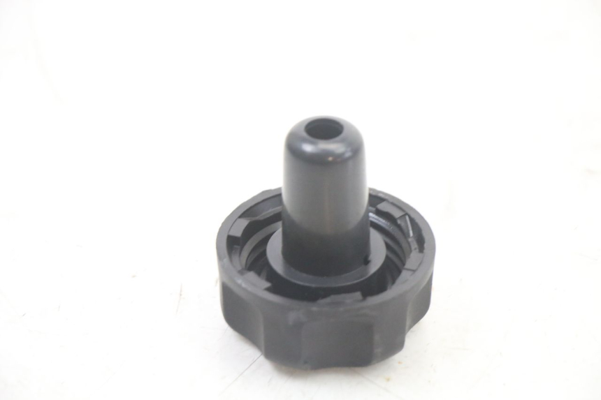 photo de KOREK ZBIORNIKA PALIWA YAMAHA NEOS NEO'S 4T 50 (2008 - 2016) - Zoom stanu zużycia