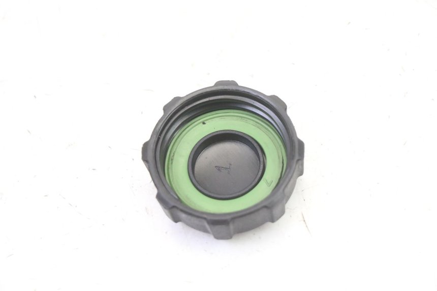 photo de KOREK ZBIORNIKA PALIWA PIAGGIO NEW TYPHOON 50 (2018 - 2021) - Zoom stanu zużycia