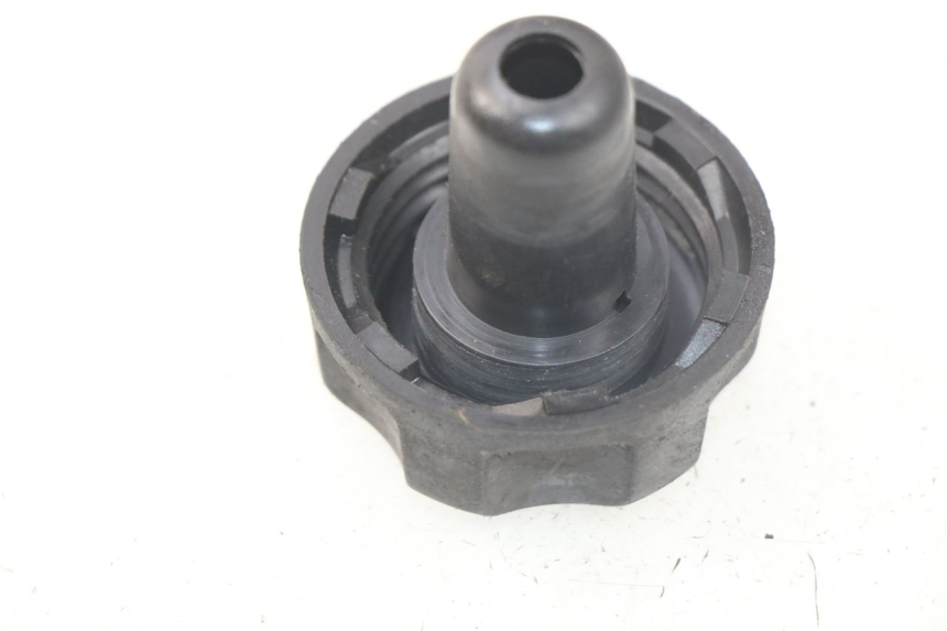 photo de KOREK ZBIORNIKA PALIWA MBK OVETTO ONE 2T 50 (2013 - 2017) - Zoom stanu zużycia