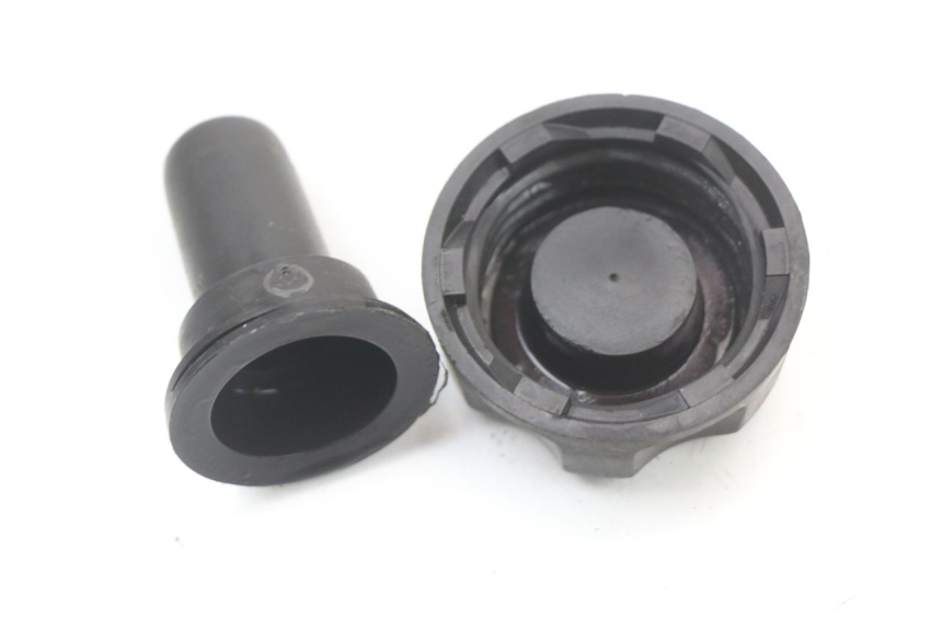 photo de KOREK ZBIORNIKA PALIWA MBK OVETTO ONE 2T 50 (2013 - 2017) - Zoom stanu zużycia