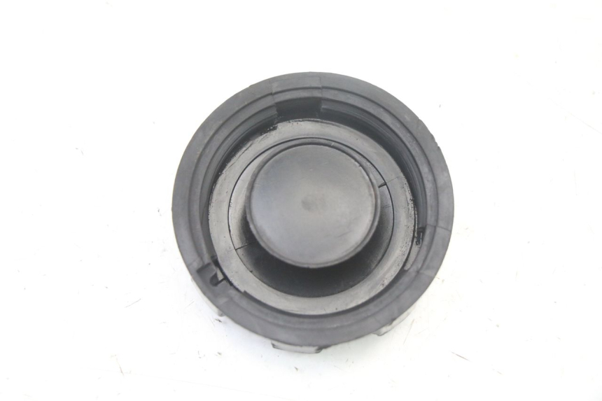 photo de KOREK ZBIORNIKA PALIWA PEUGEOT KISBEE 2T 50 (2010 - 2017) - Zoom stanu zużycia