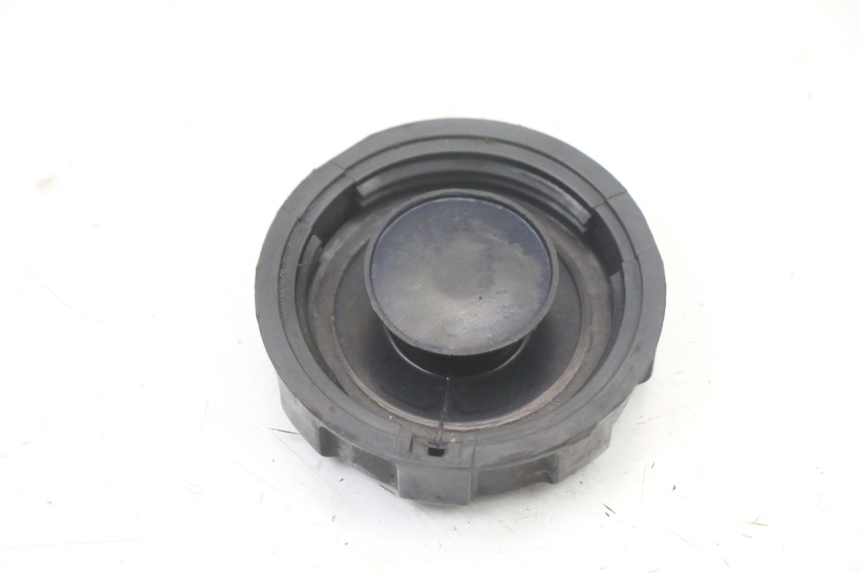 photo de KOREK ZBIORNIKA PALIWA PEUGEOT KISBEE 4T 50 (2018 - 2022) - Zoom stanu zużycia