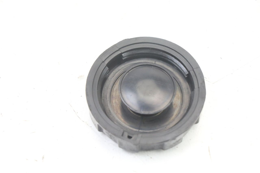 photo de KOREK ZBIORNIKA PALIWA PEUGEOT KISBEE 4T 50 (2018 - 2022) - Zoom stanu zużycia