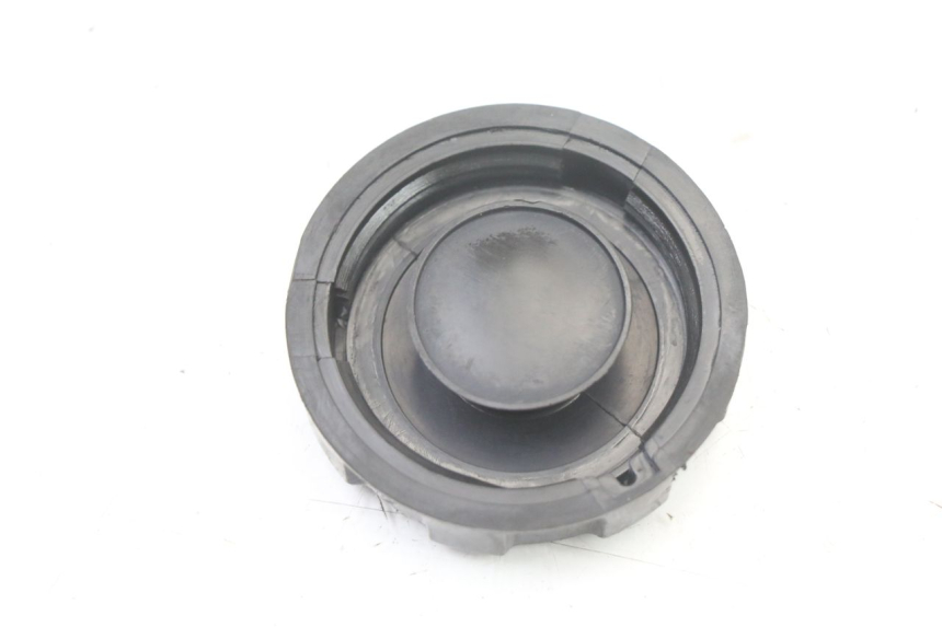 photo de KOREK ZBIORNIKA PALIWA PEUGEOT KISBEE 4T 50 (2018 - 2022) - Zoom stanu zużycia