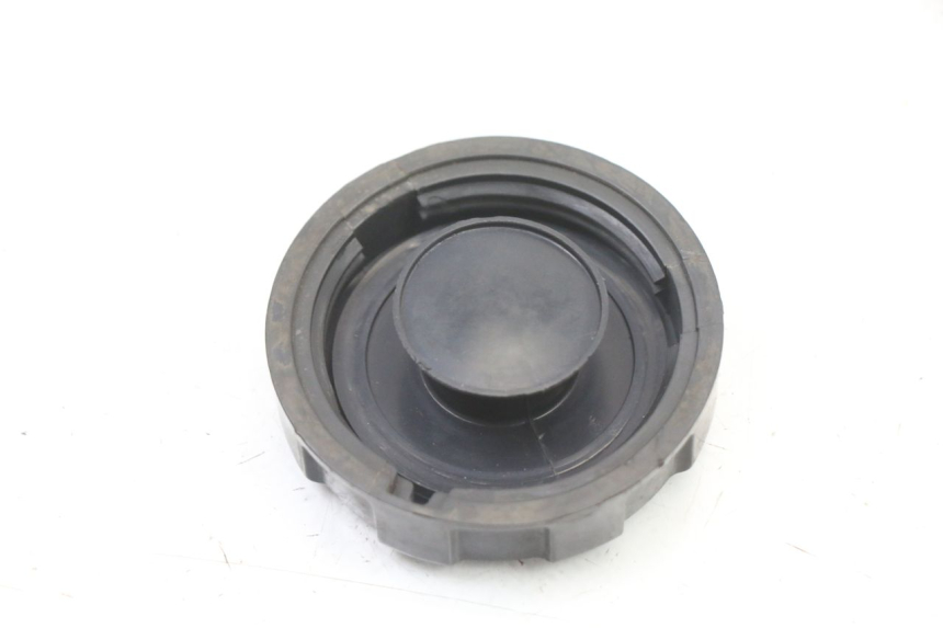 photo de KOREK ZBIORNIKA PALIWA PEUGEOT KISBEE 4T 50 (2018 - 2022) - Zoom stanu zużycia