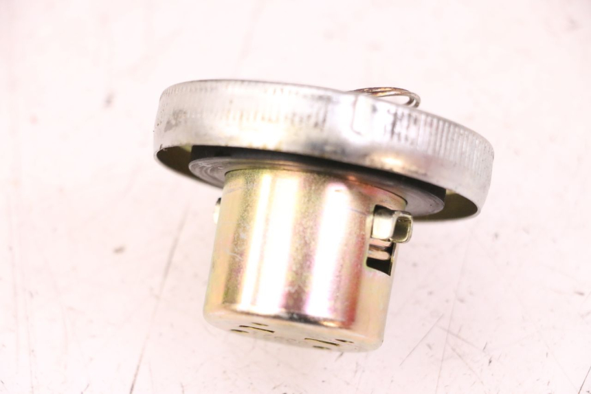 photo de KOREK ZBIORNIKA PALIWA PEUGEOT TWEET 4T 50 (2023 - 2025) - Zoom stanu zużycia