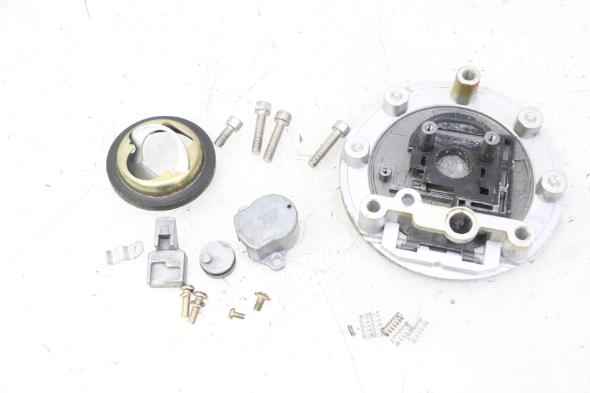 photo de KOREK ZBIORNIKA PALIWA MAG POWER R-STREET 50 (2016 - 2025) - Inny kąt widzenia