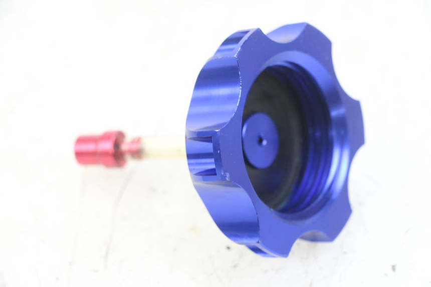 photo de KOREK ZBIORNIKA PALIWA APOLLO RFZ 125 - Zoom stanu zużycia