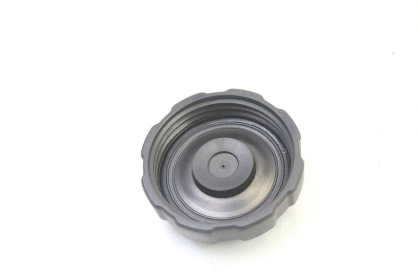 photo de KOREK ZBIORNIKA PALIWA PEUGEOT SATELIS 250 (2006 - 2012) - Zoom stanu zużycia