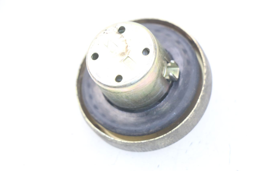 photo de KOREK ZBIORNIKA PALIWA HONDA SCV LEAD 100 (2003 - 2007) - Zoom stanu zużycia