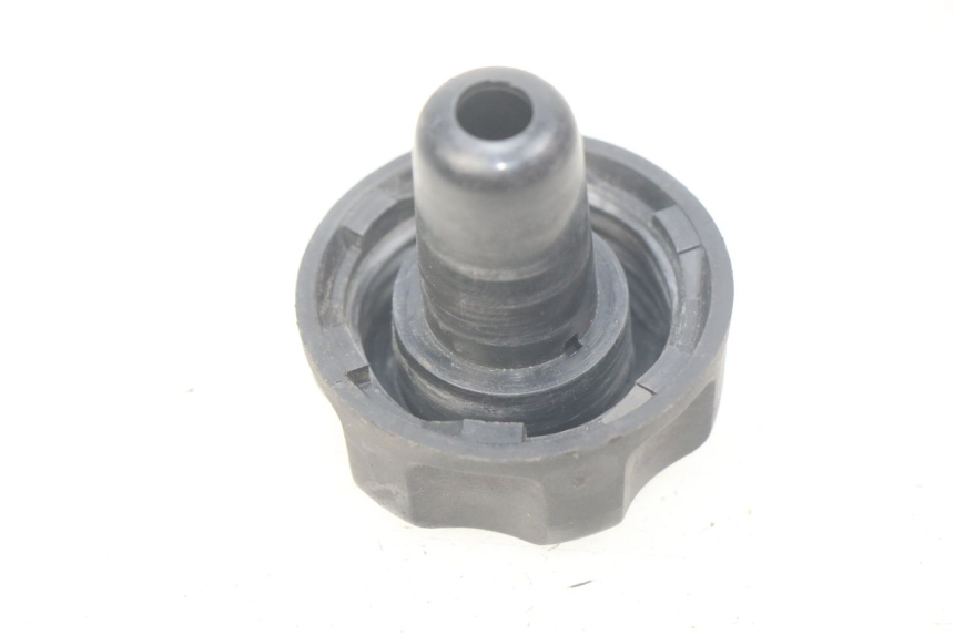 photo de KOREK ZBIORNIKA PALIWA YAMAHA SLIDER NAKED 50 (2004 - 2018) - Zoom stanu zużycia