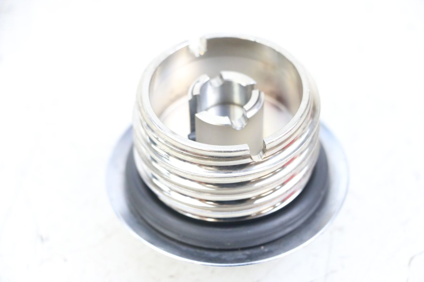 photo de KOREK ZBIORNIKA PALIWA HARLEY DAVIDSON SPORTSTER XL CUSTOM 1200 (2003 - 2004) - Zoom stanu zużycia