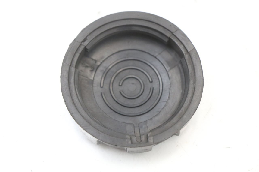 photo de KOREK ZBIORNIKA PALIWA PEUGEOT STREETZONE I 2T 50 (2018 - 2020) - Zoom stanu zużycia