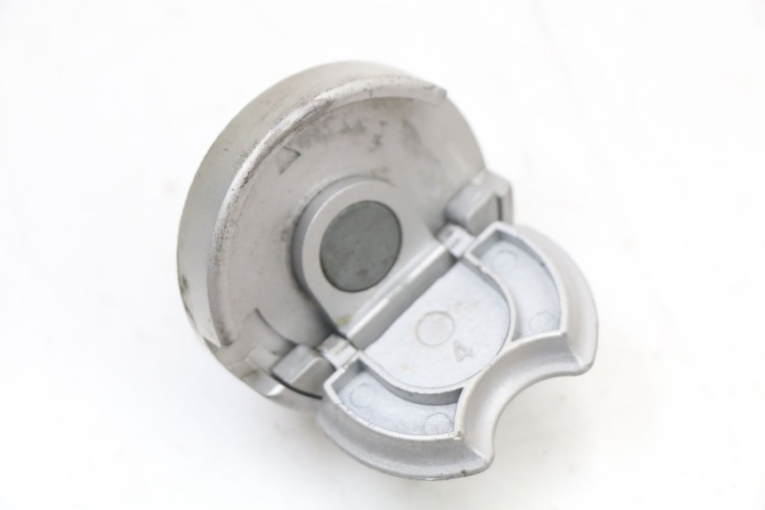 photo de KOREK ZBIORNIKA PALIWA KYMCO SUPER 8 4T 50 (2021 - 2024) - Zoom stanu zużycia