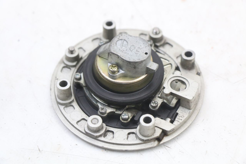 photo de KOREK ZBIORNIKA PALIWA SUZUKI SV S 650 (1999 - 2002) - Punkty mocowania