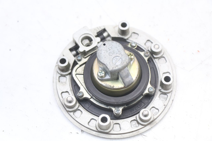 photo de KOREK ZBIORNIKA PALIWA SUZUKI SV S 650 (1999 - 2002) - Stan powierzchni