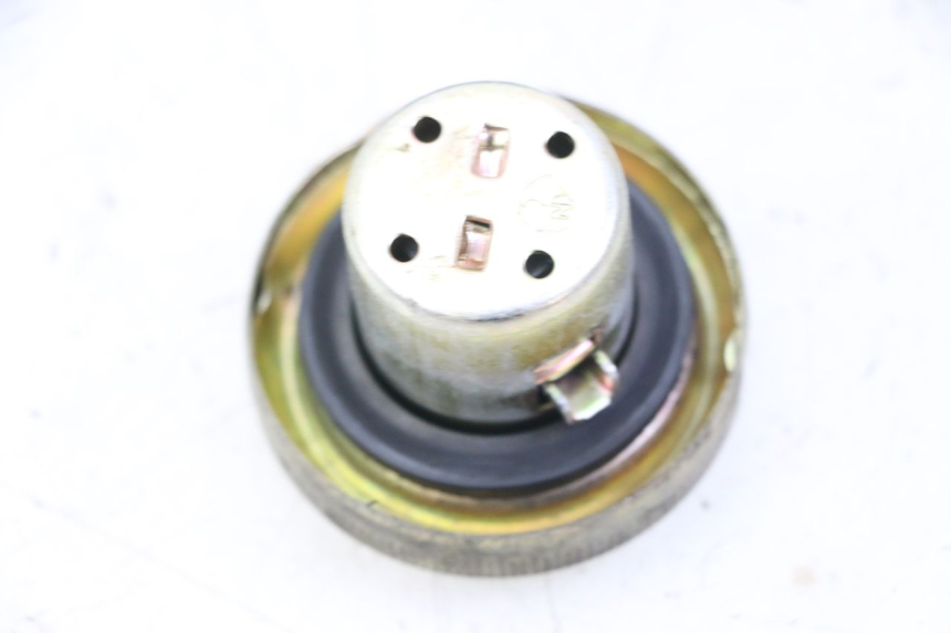 photo de KOREK ZBIORNIKA PALIWA SYM JET 14 4T 50 (2018 - 2022) - Zoom stanu zużycia