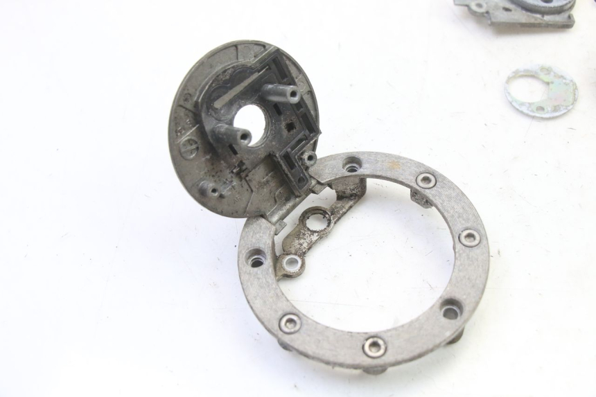 photo de KOREK ZBIORNIKA PALIWA YAMAHA TDR DELTABOX 125 (1997 - 2003) - Inny kąt widzenia