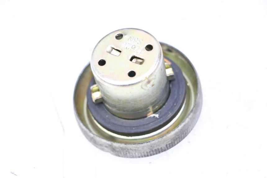 photo de KOREK ZBIORNIKA PALIWA PEUGEOT TWEET PRO CARGO 50 (2018 - 2022) - Zoom stanu zużycia