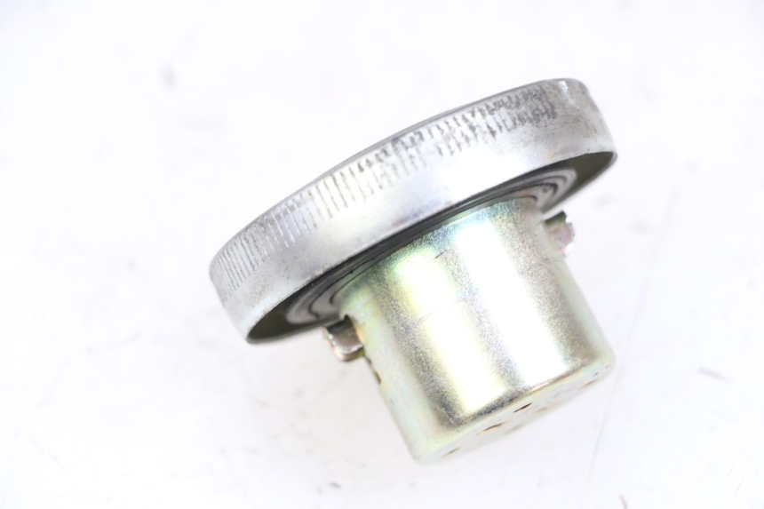 photo de KOREK ZBIORNIKA PALIWA PEUGEOT TWEET PRO EFI 4T 50 (2021 - 2022) - Zoom stanu zużycia