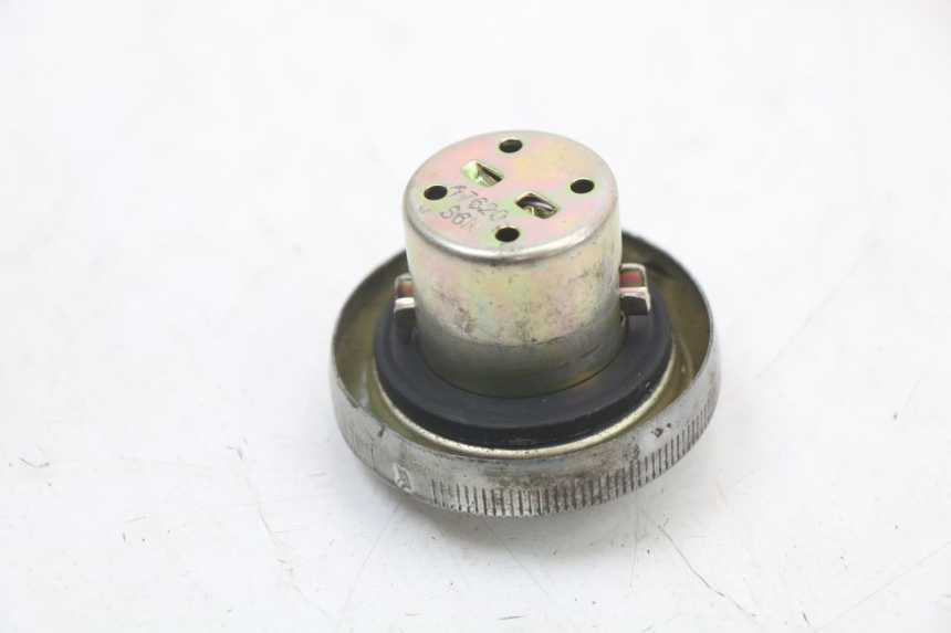 photo de KOREK ZBIORNIKA PALIWA PEUGEOT TWEET 125 (2018 - 2021) - Zoom stanu zużycia