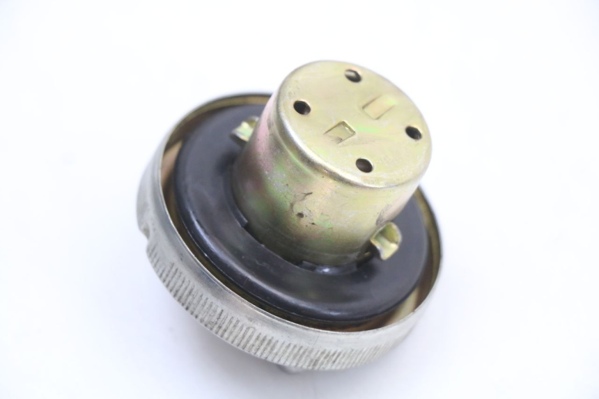 photo de KOREK ZBIORNIKA PALIWA HONDA WALLAROO DX 50 (1993 - 1996) - Zoom stanu zużycia