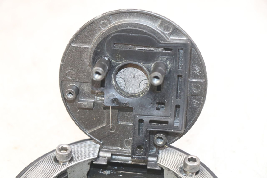 photo de KOREK ZBIORNIKA PALIWA SYM WOLF SB 125 (2011 - 2018) - Inny kąt widzenia