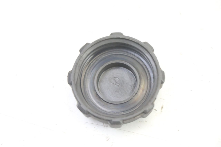 photo de KOREK ZBIORNIKA PALIWA PIAGGIO XEVO - X EVO 125 (2007 - 2017) - Zoom stanu zużycia